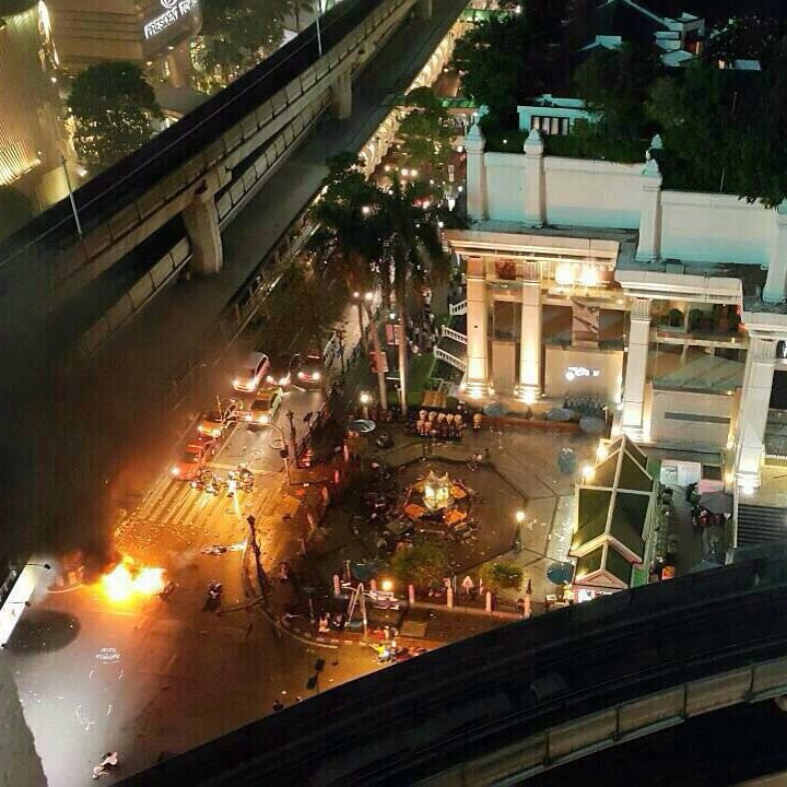 Hien truong vu no bom rung chuyen trung tam Bangkok-Hinh-4
